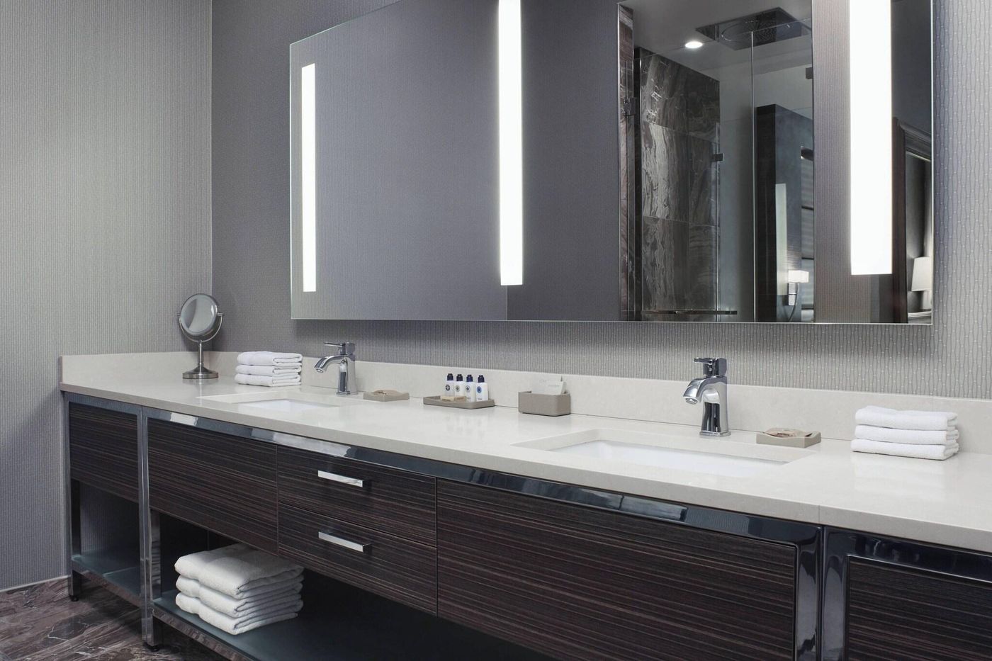 Delta-Hotels-By-Marriott-Burnaby-Conference-Centre-Room-28