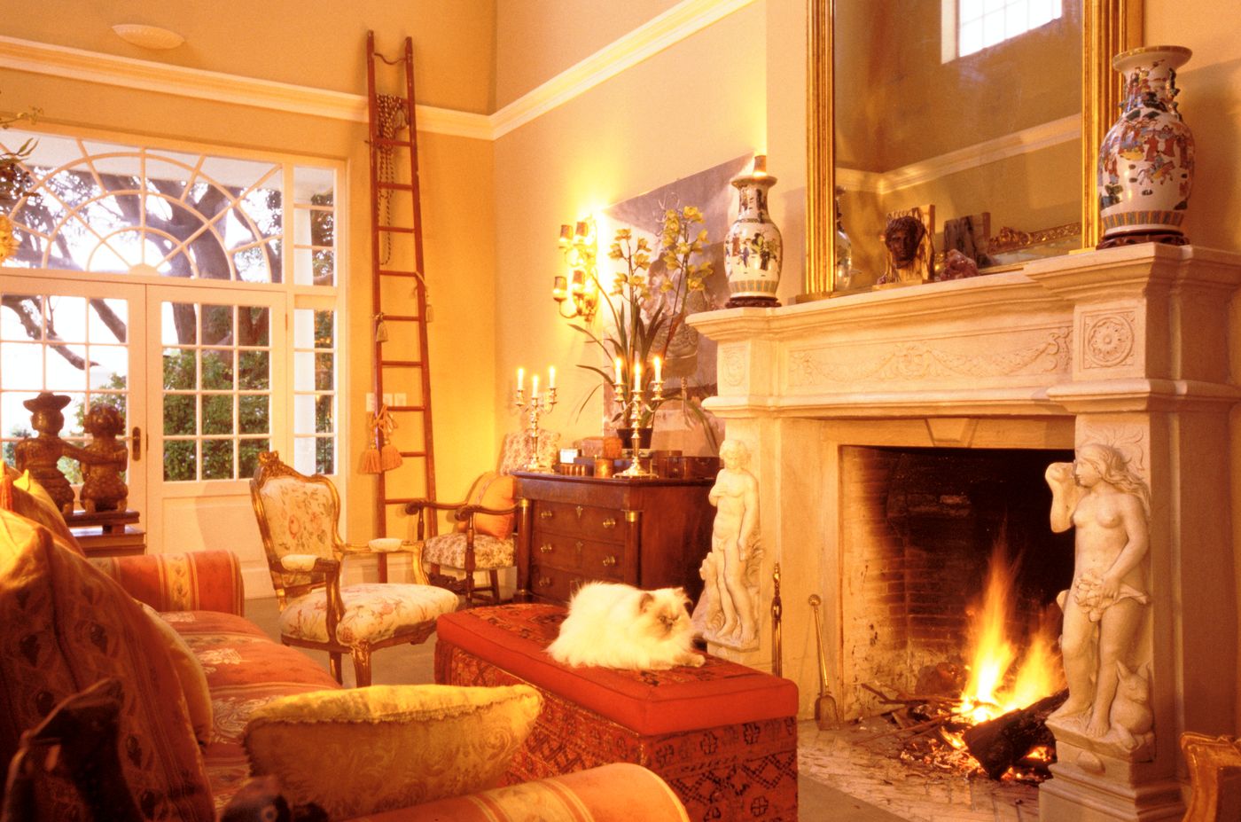 Colona-Castle-Lobby-14