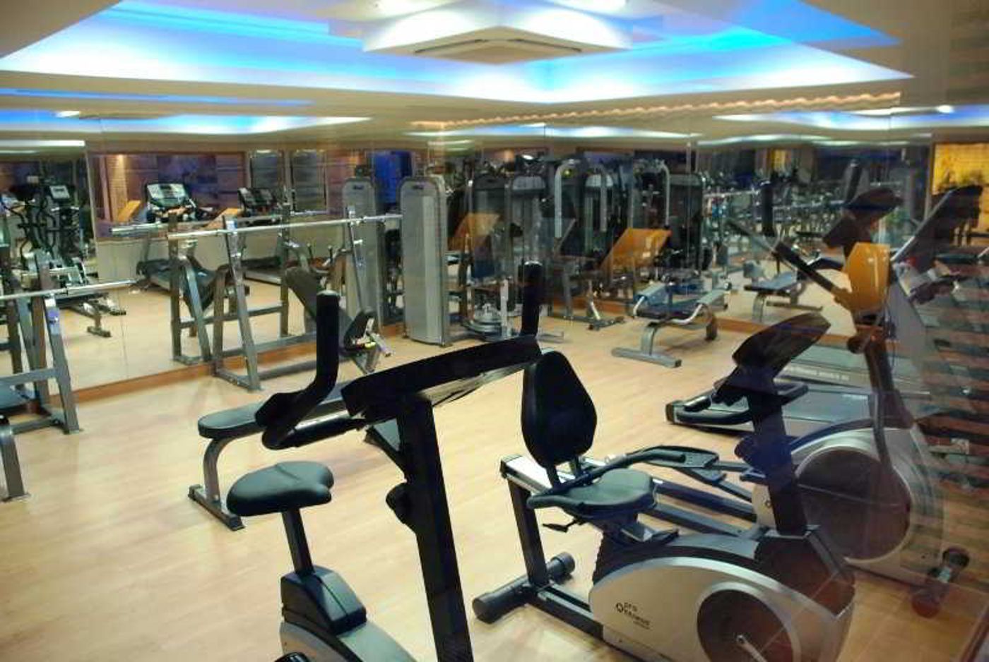 White-Gold-Hotel---Spa-Sports-and-Entertainment-57