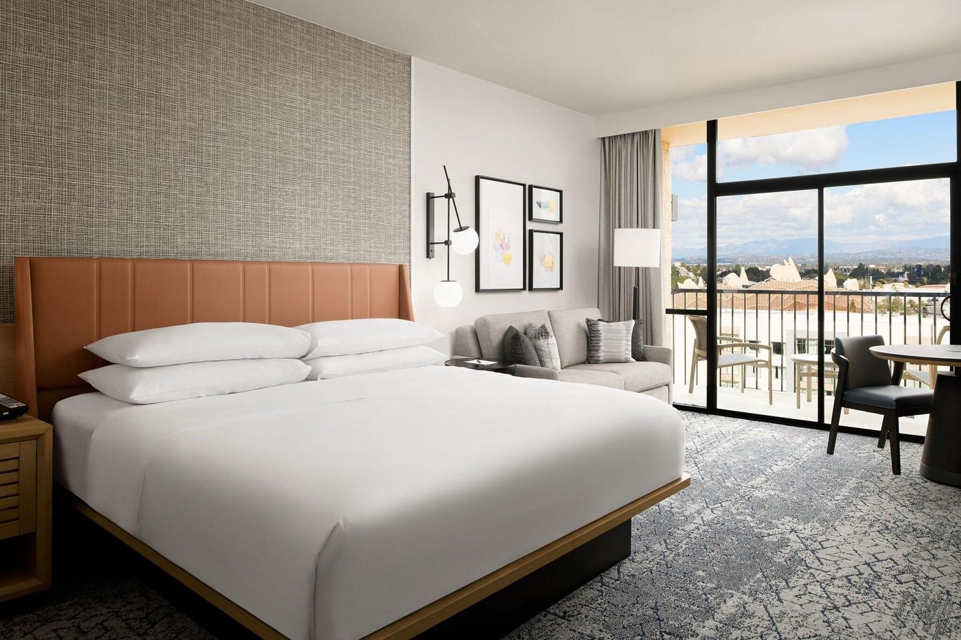 Sheraton-Park-Hotel-at-the-Anaheim-Resort-Room-30