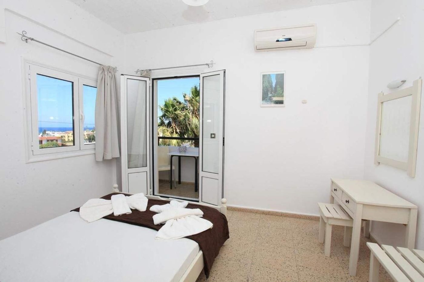 Iraklis Apartments & Studios