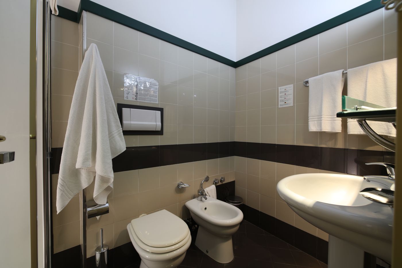 Grande-Albergo-Maugeri-Room-25