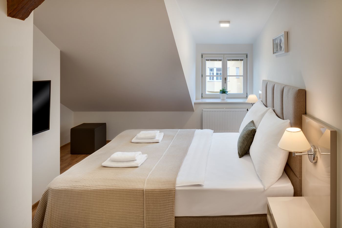 Louren-Apartments-Room-14
