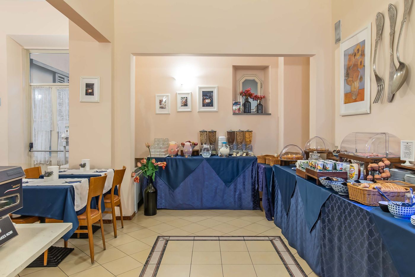 Hotel-Bonifacio-Restaurant-12