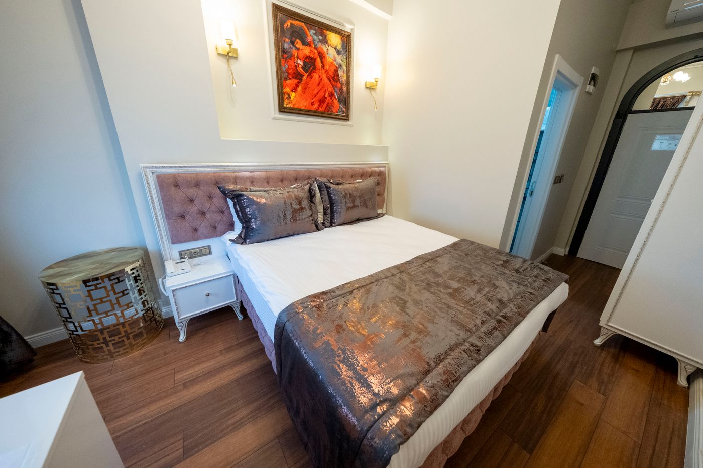 Solomon-s-Mansion-Hotel-Room-6