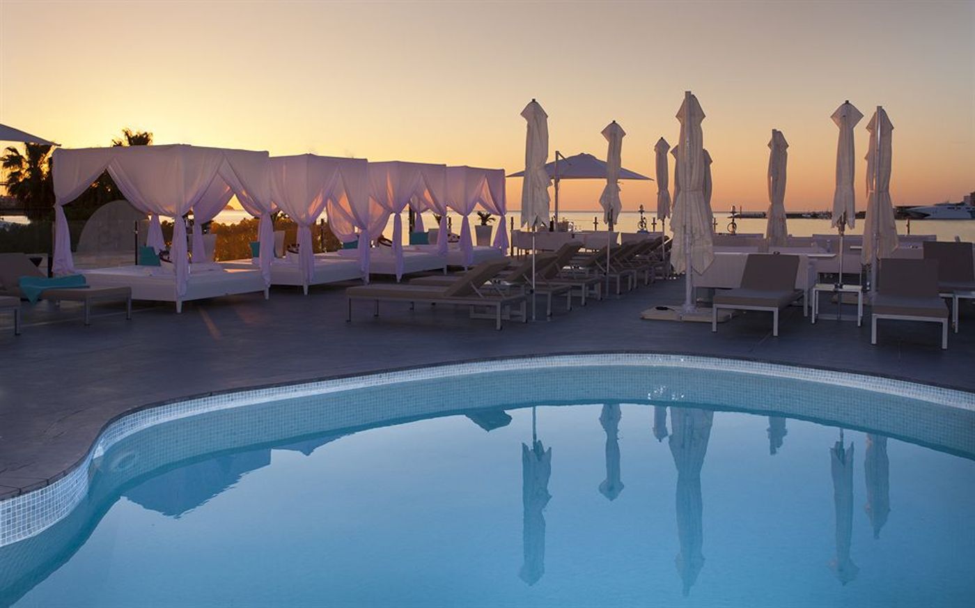 Marina Playa Apartments