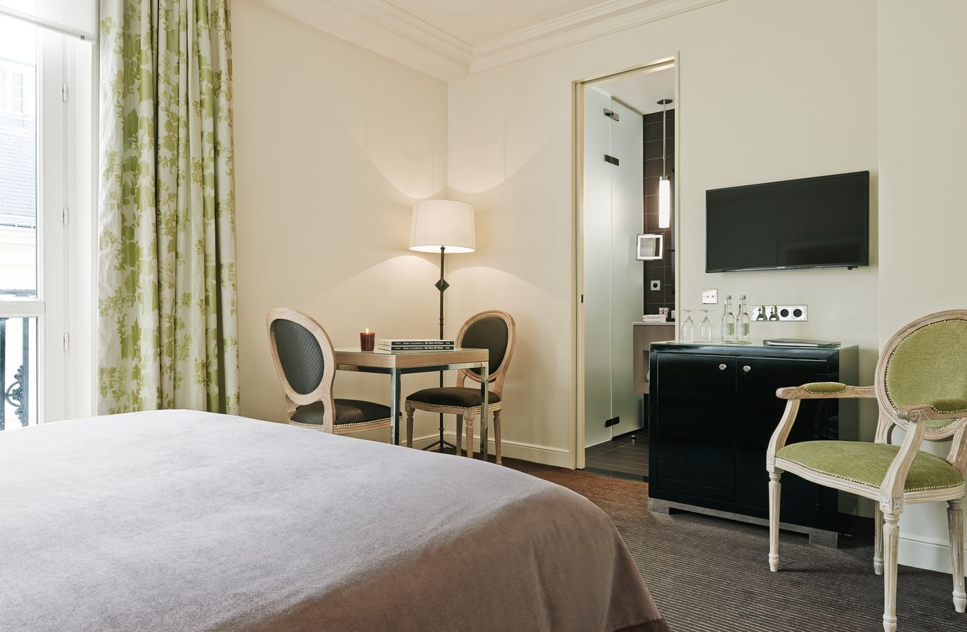 Grand-Hotel-Du-Palais-Royal-Room-27