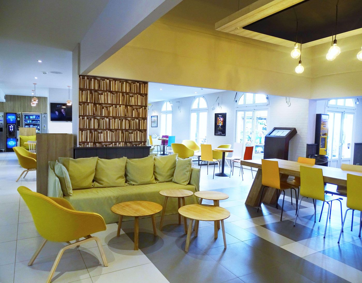 Campanile-Val-de-France-Ex-Kyriad-Disneyland-Bar-15