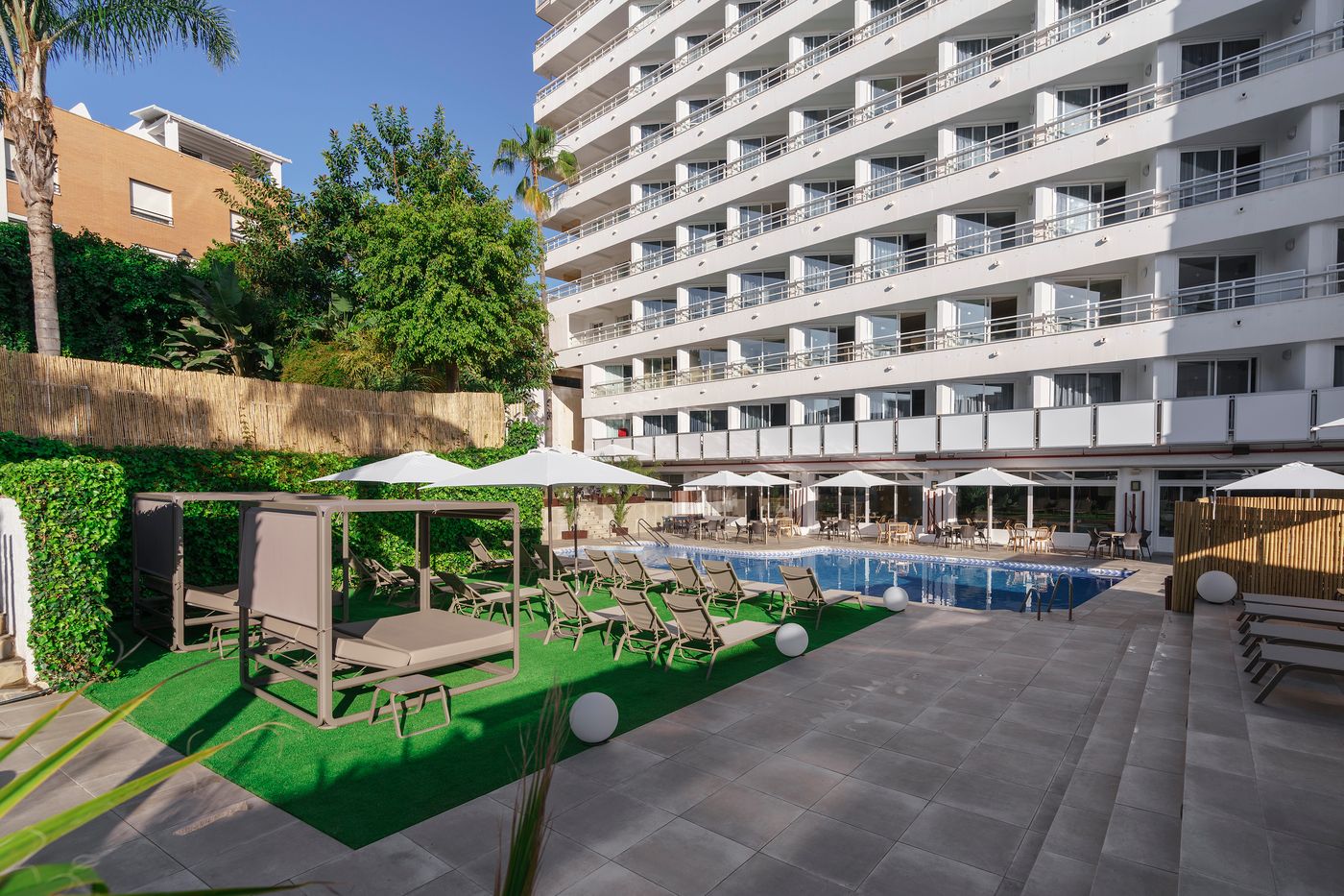 AluaSoul-Costa-Malaga-adults-reccommended-Pool-1
