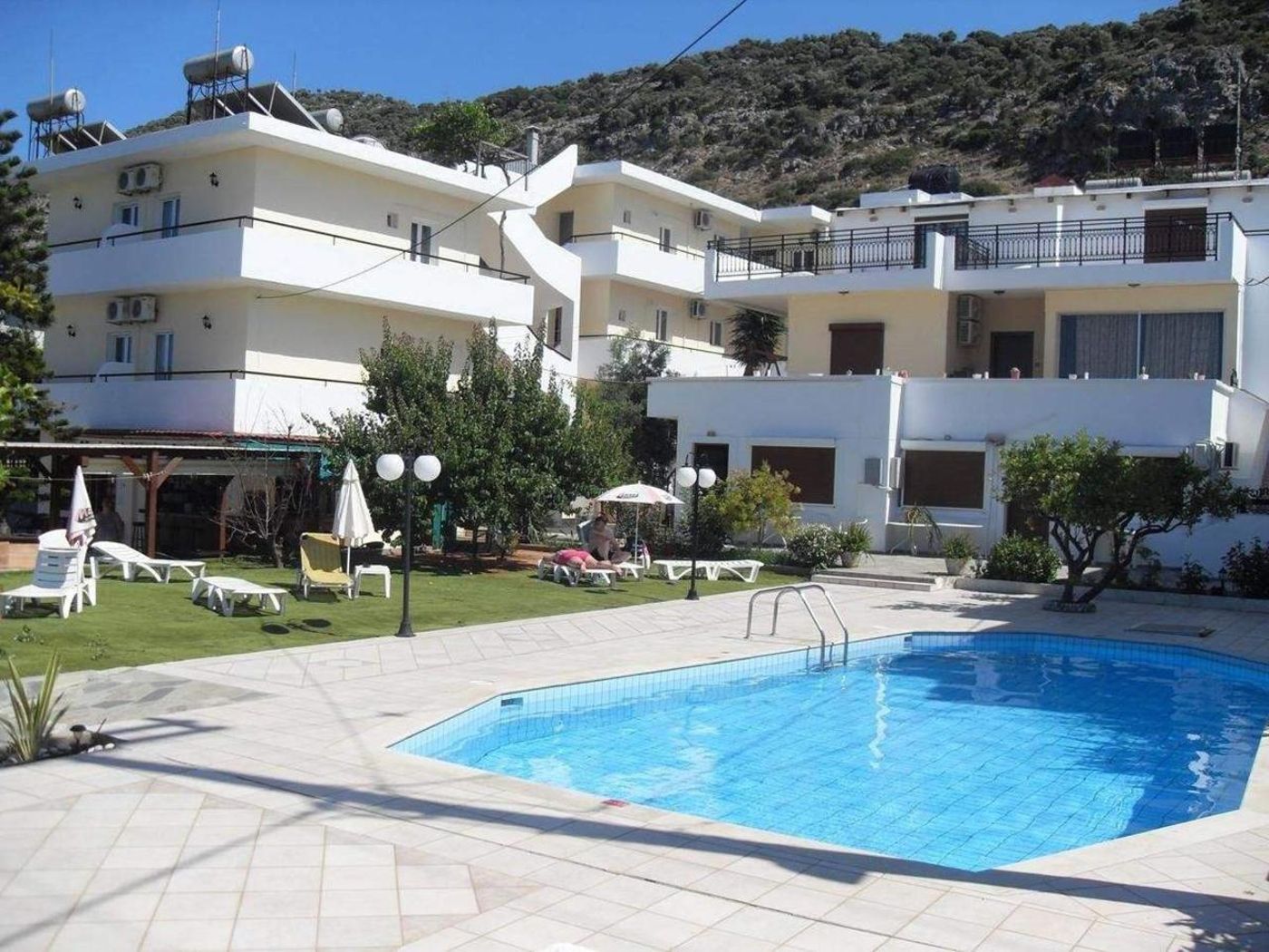 Iraklis Apartments & Studios