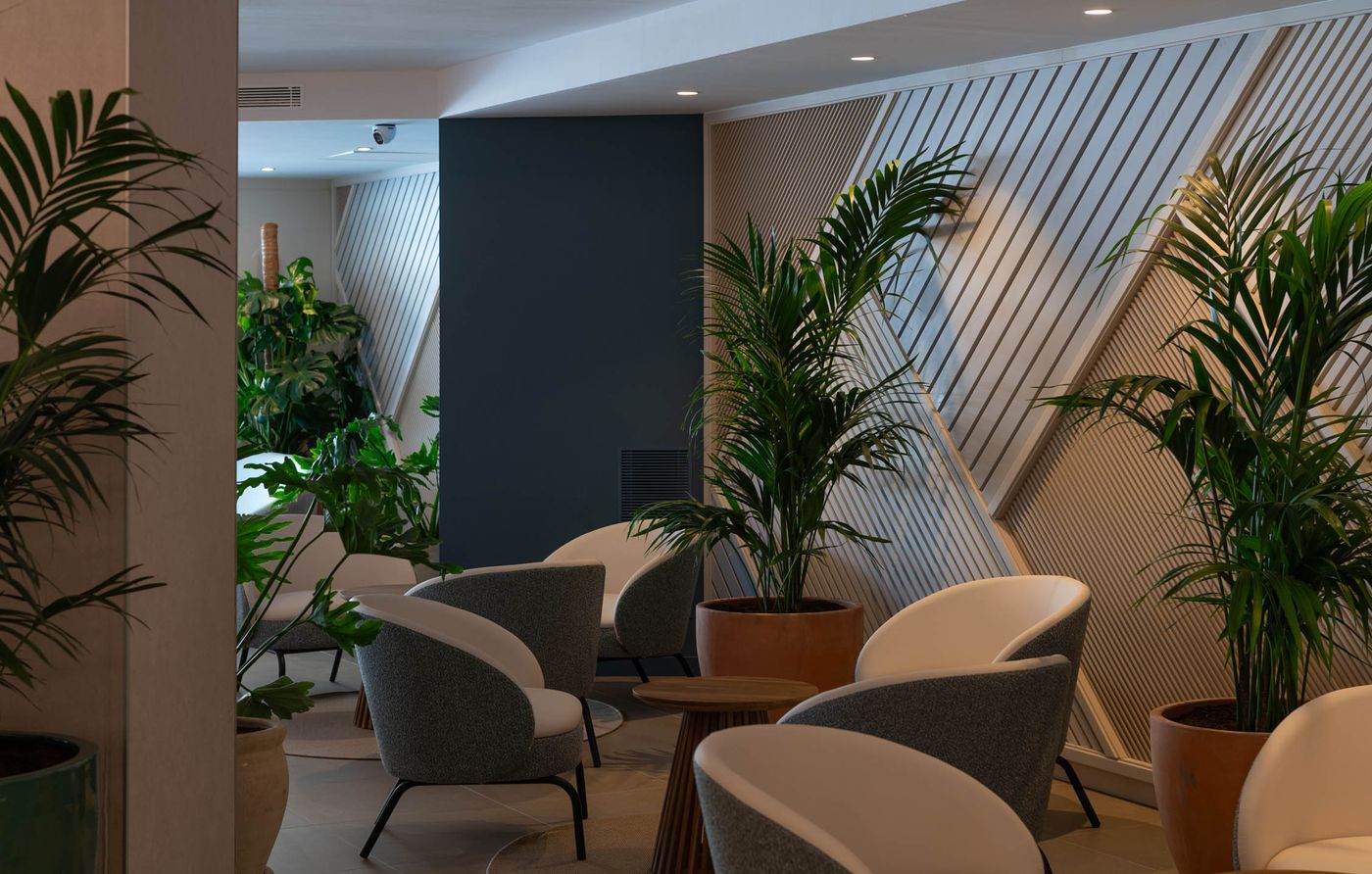 Aqua-Hotel-Montagut-Suites-Lobby-58