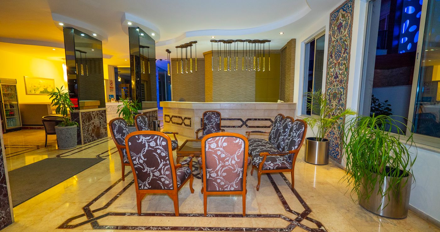 Kleopatra-Celine-Lobby-21