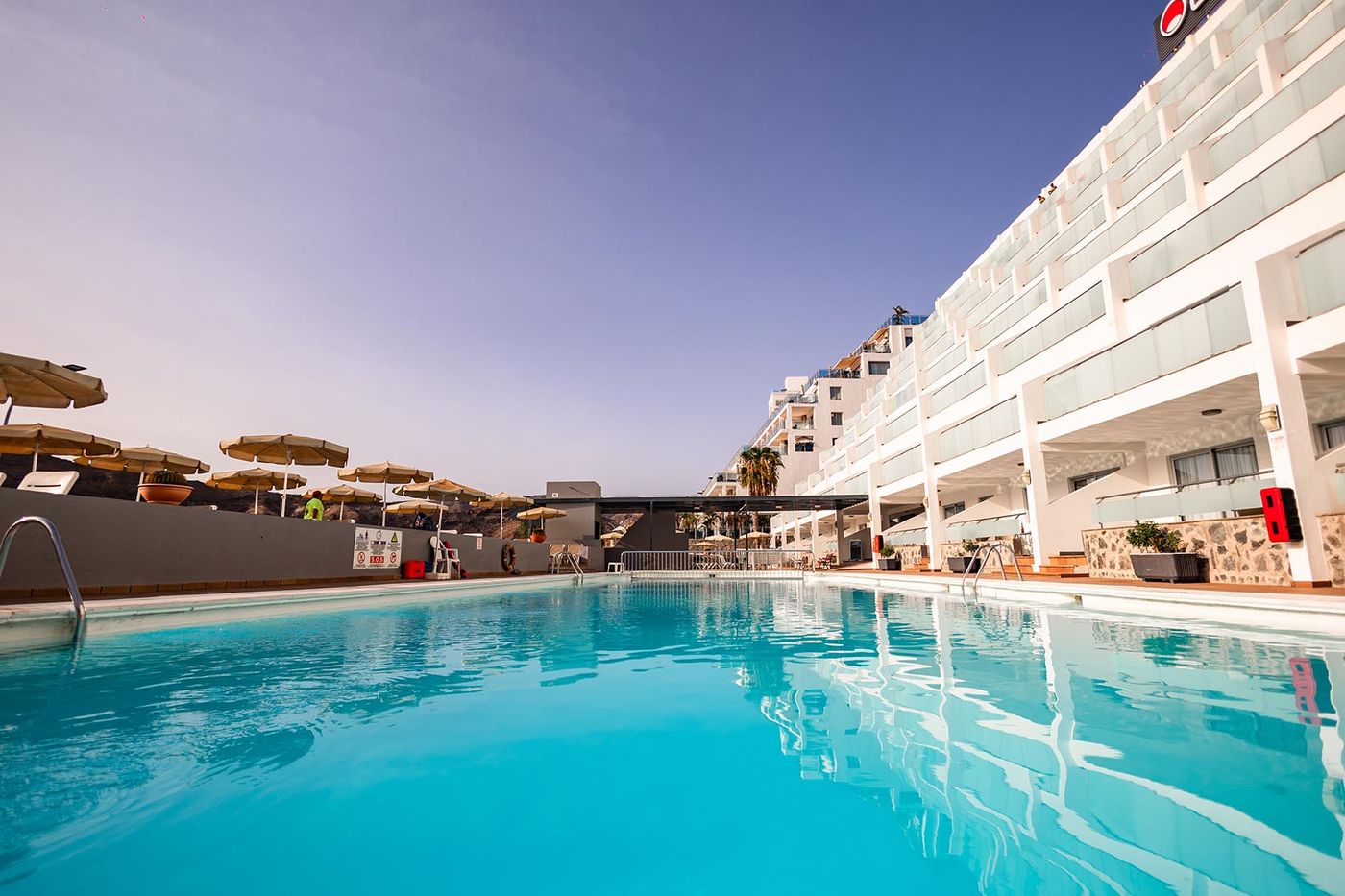 Servatur-Castillo-de-Sol-Pool-2