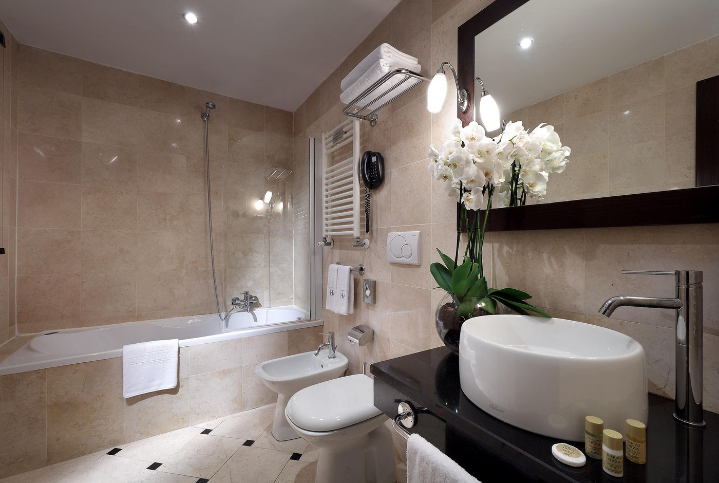 International-Palace-Room-30