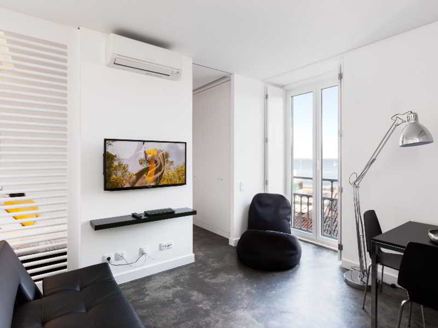 Hello-Lisbon-Santa-Apolonia-Apartments-Room-17