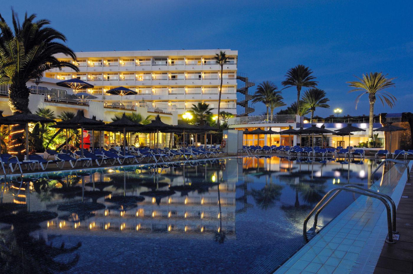 VIK-Hotel-San-Antonio-Pool-6