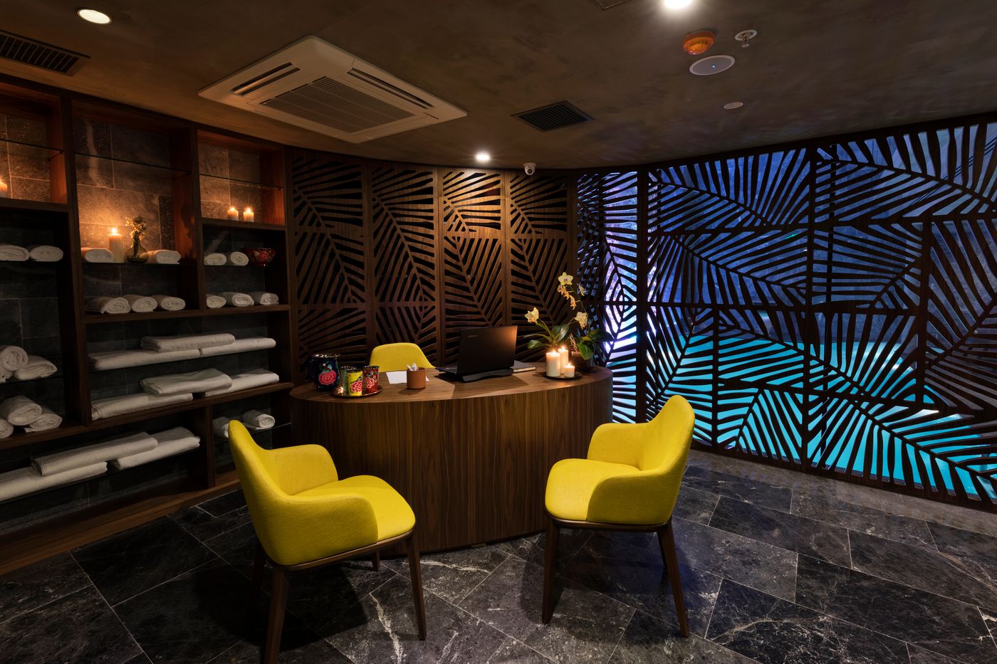 Endless-Art-Hotel-Pool-17