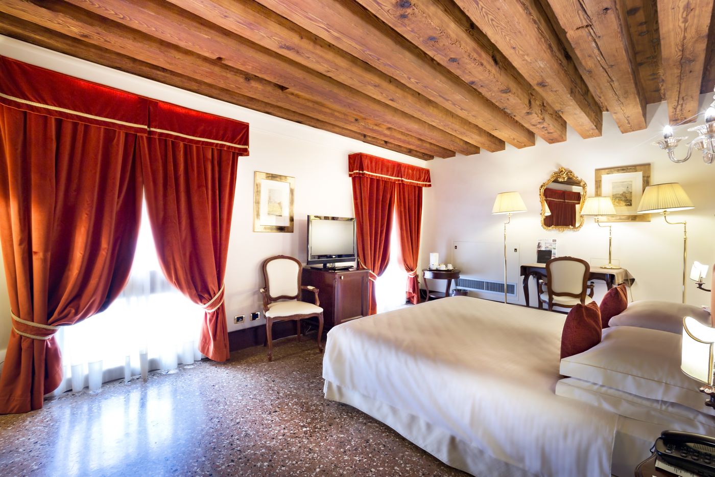 Ruzzini-Palace-Room-50