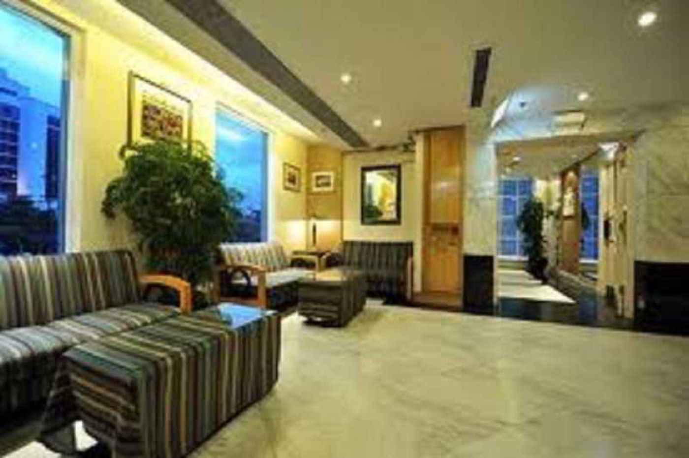 Largos-Hong Kong – China-KOWLOON-Lobby-2