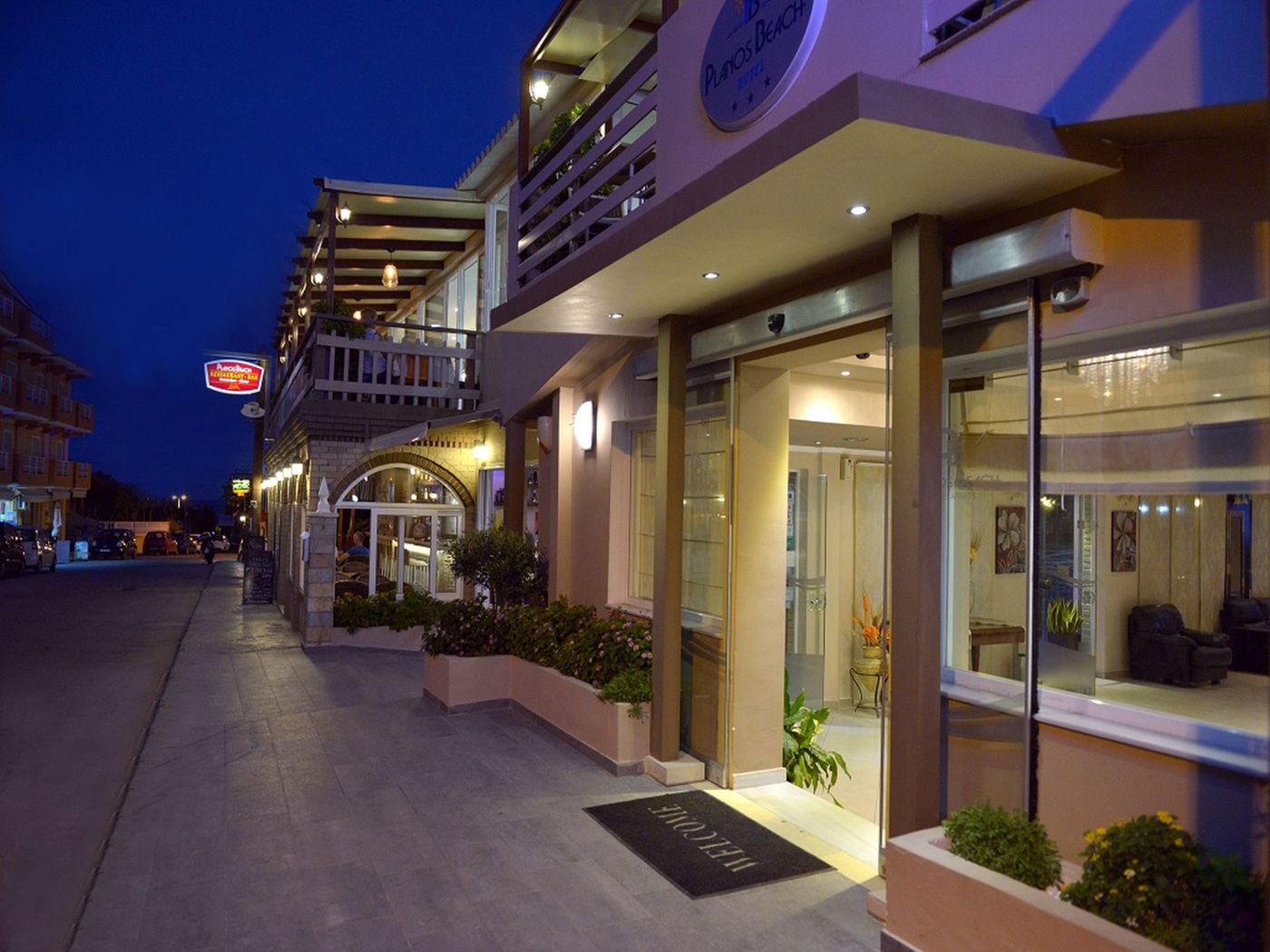 Planos Beach Aparthotel