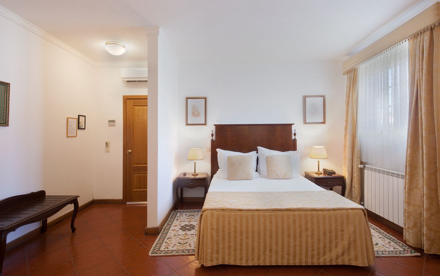 Turim-Club-D-Azeit-o-Hotel-Room-2