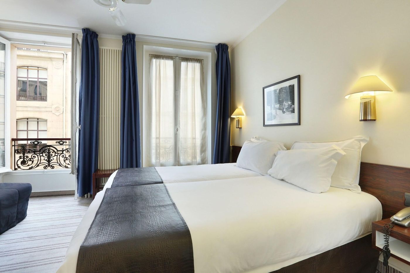 Hotel-du-College-de-France-Room-8