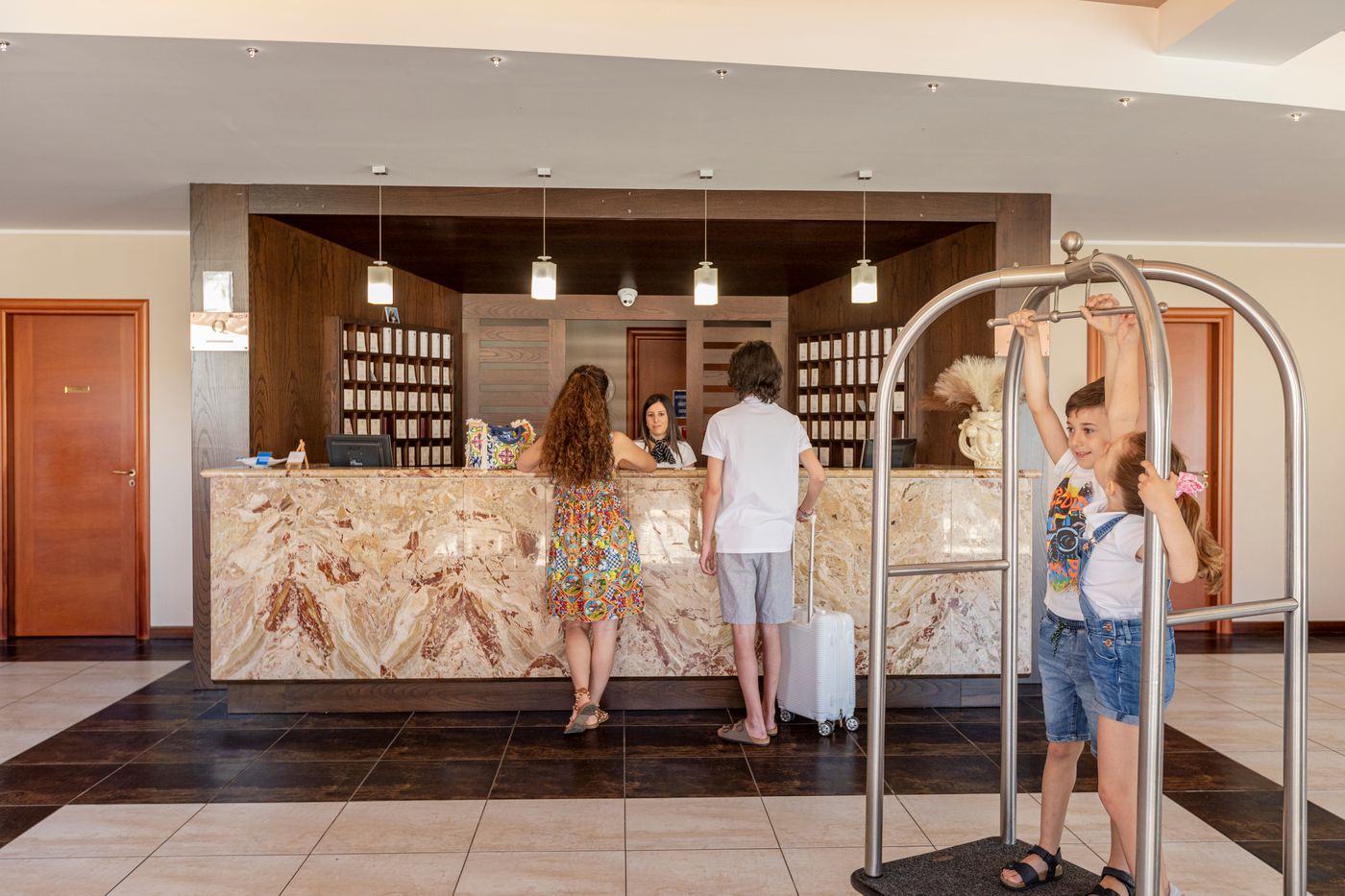 Villa-Zina-Park-Hotel-Lobby-41