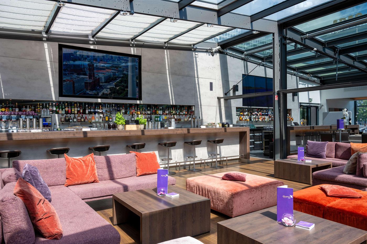 Park-Inn-by-Radisson-Berlin-Alexanderplatz-Restaurant-14