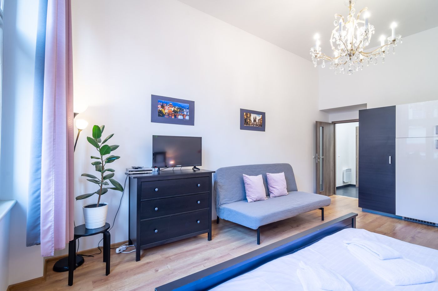 Royal-Road-Residence-Room-44