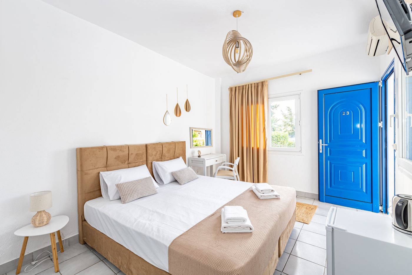 Theo-Bungalows-Room-44