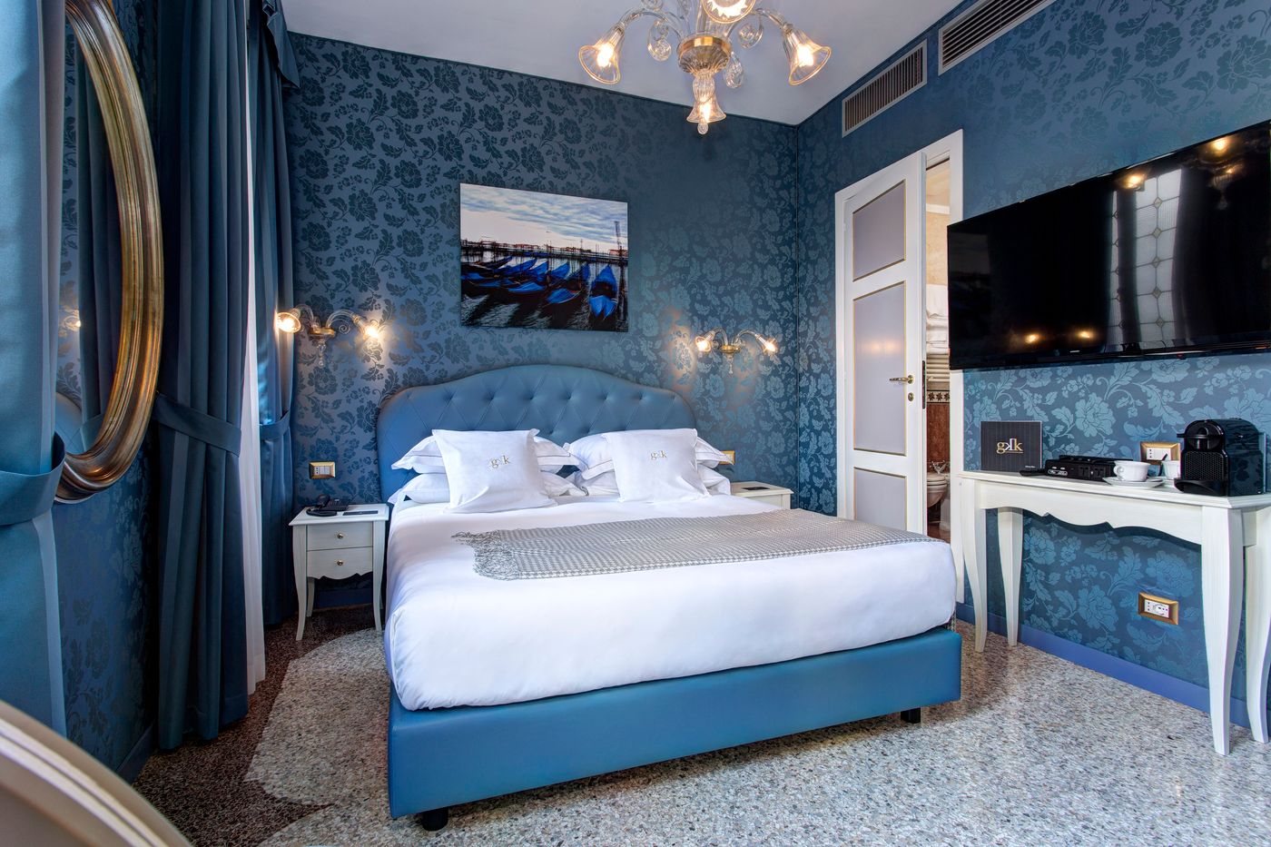 Gkk-Exclusive-Private-Suites-Venice-Room-9