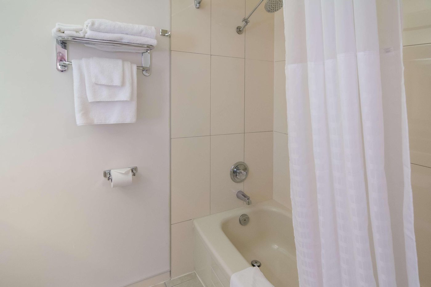 SureStay-by-Best-Western-North-Vancouver-Capilano-Room-28