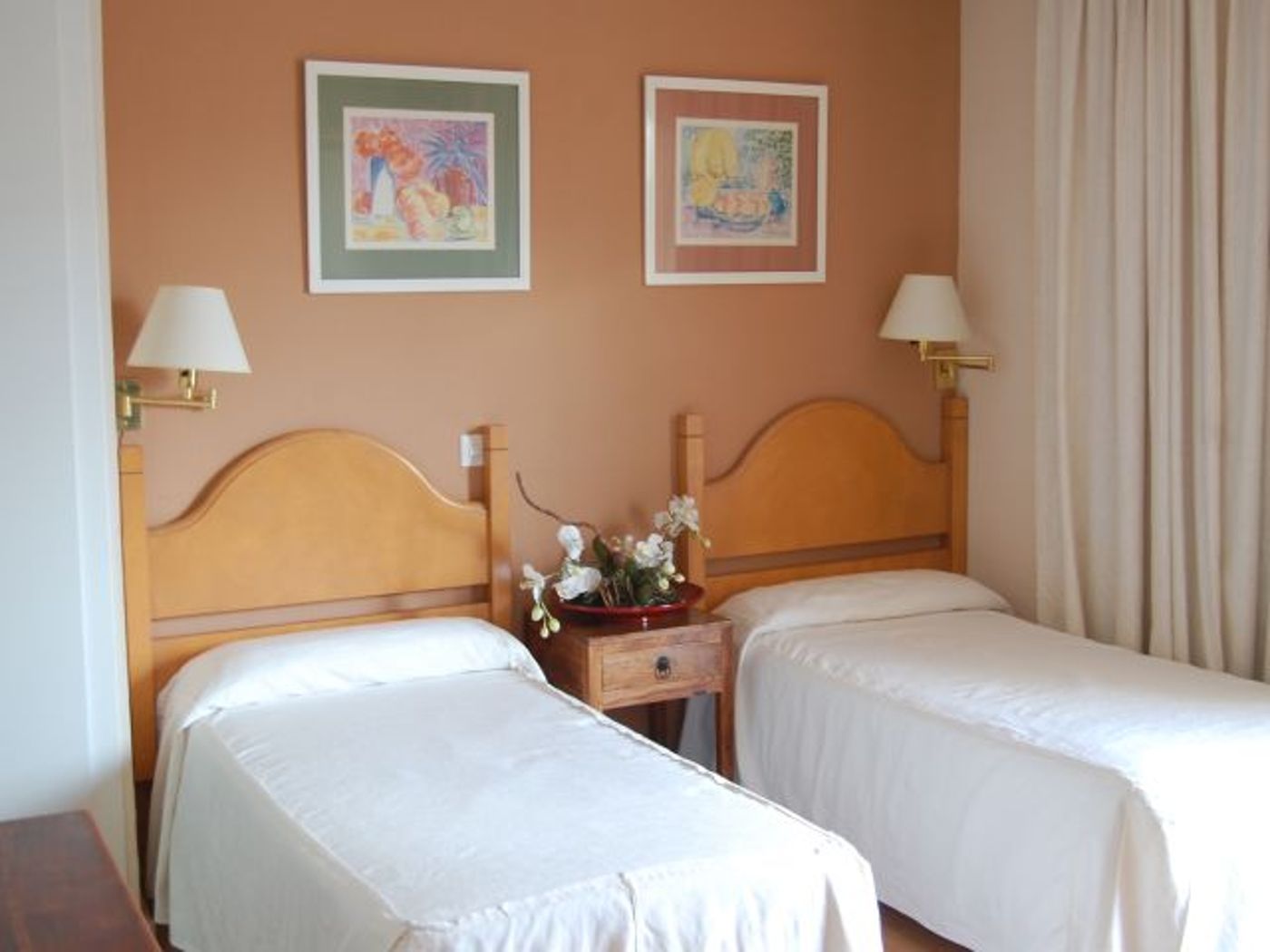 El Faro Marbella Inn