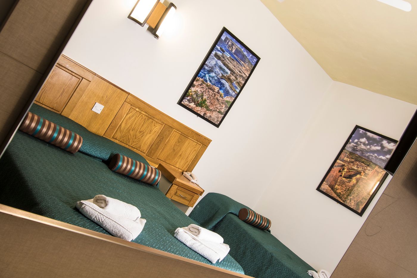 Canifor-Hotel-Room-12