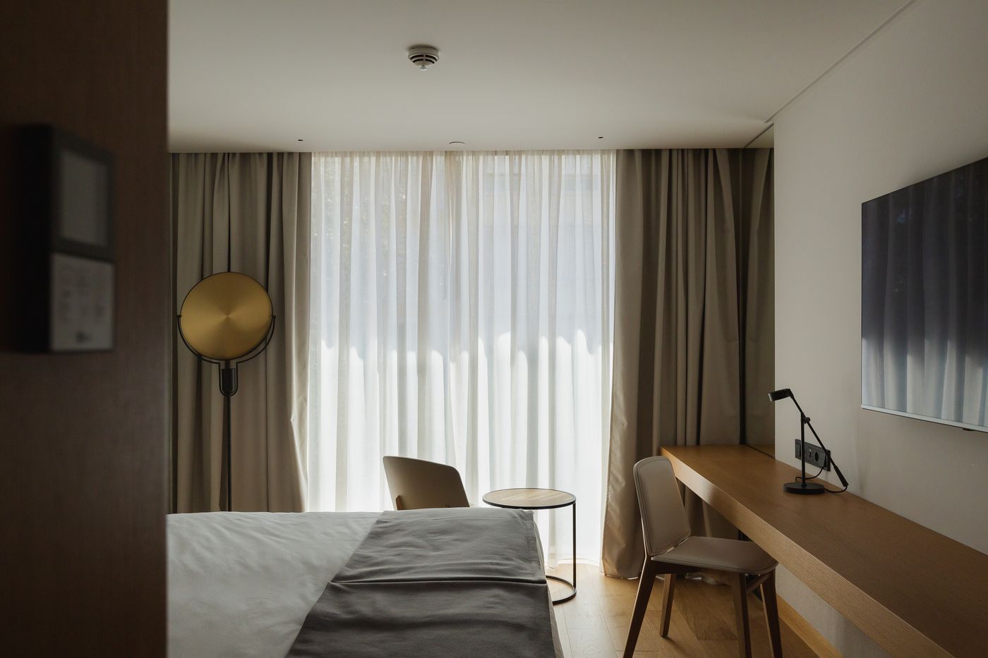 Lumen-Hotel-and-The-Lisbon-Light-Show-Room-27