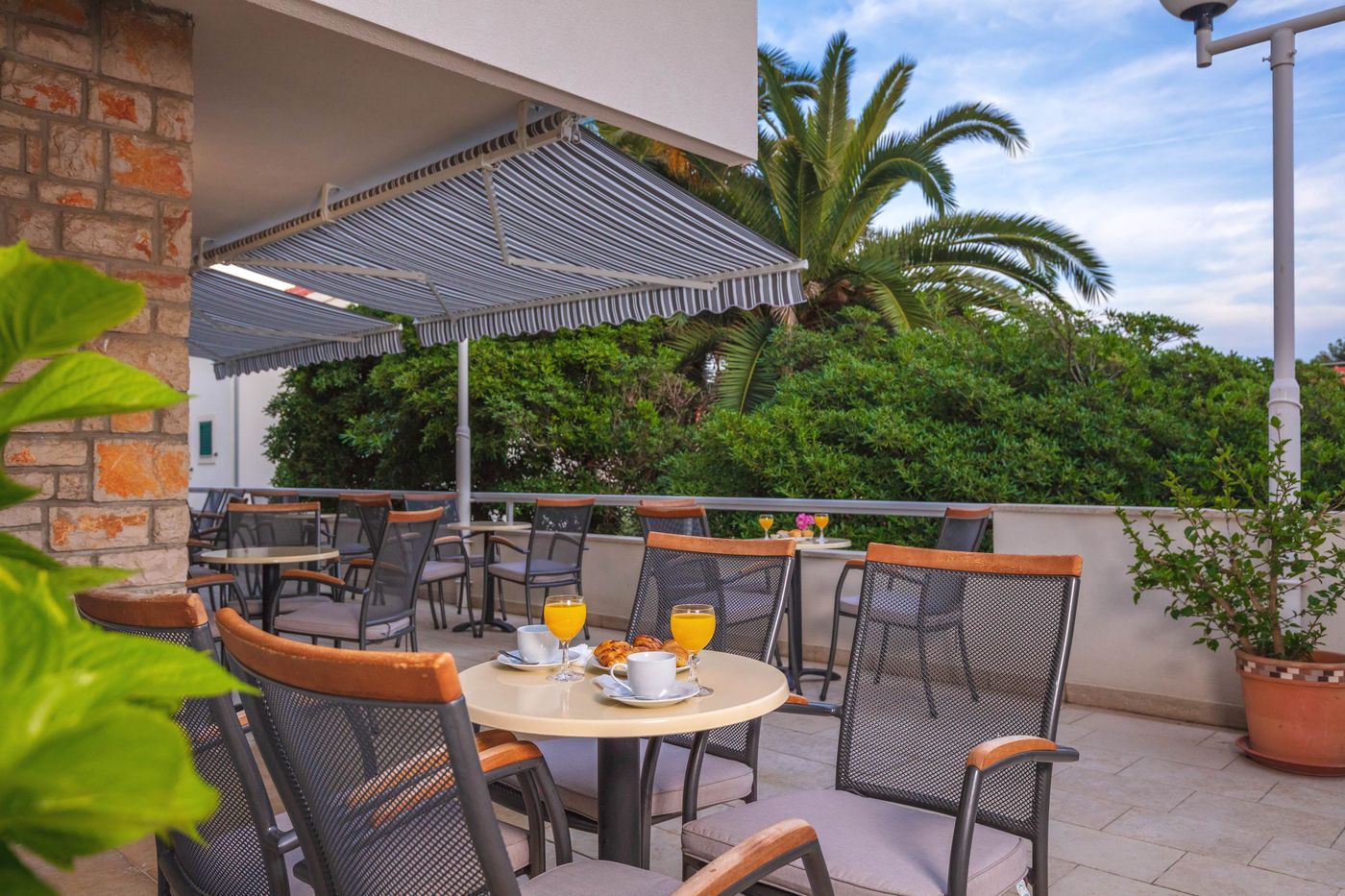 Pharia-Aparthotel-Terrace-4