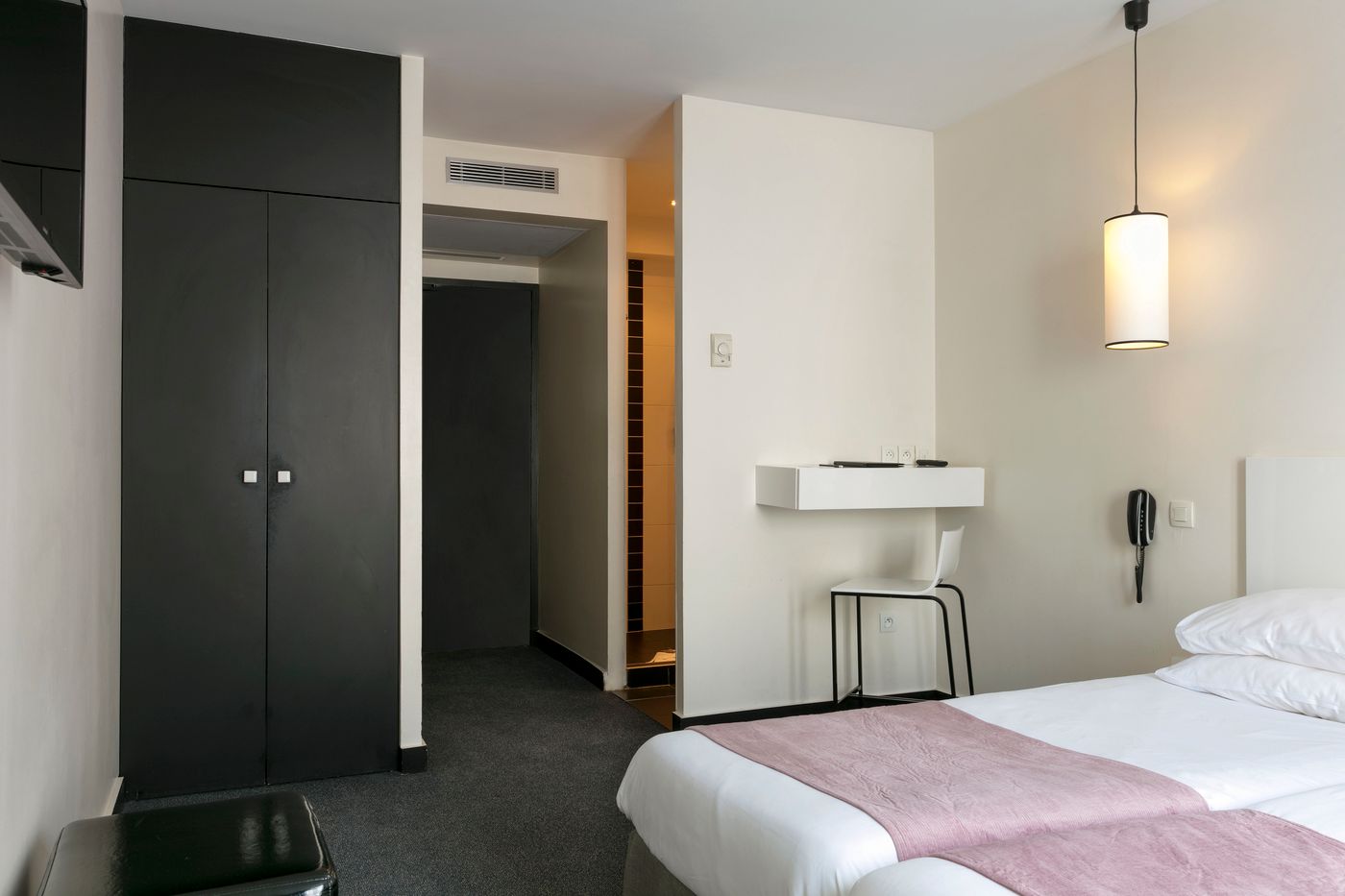 Hotel-Standard-Design-Room-7