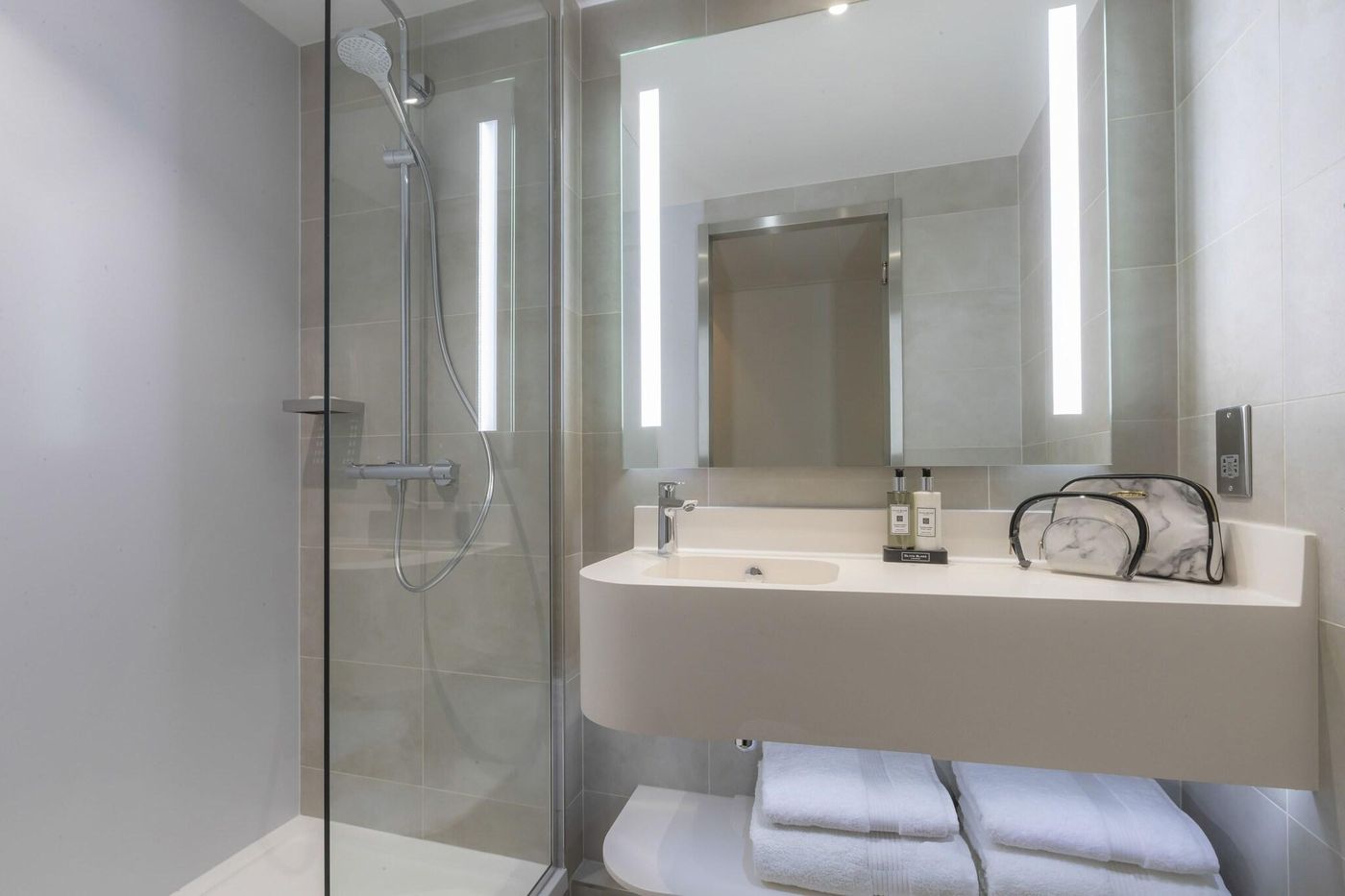 Marlin-Hotel-Stephens-Green-Room-44