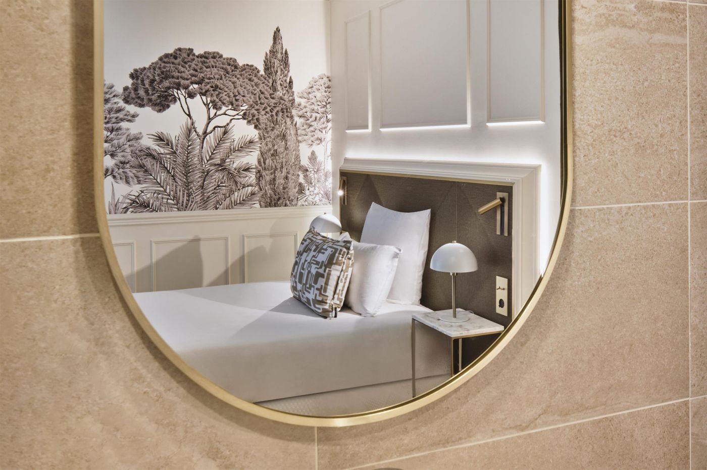 Moulin-Plaza-Room-44