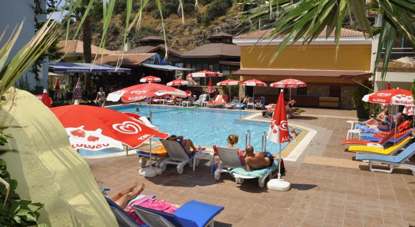 Montebello Deluxe Hotel