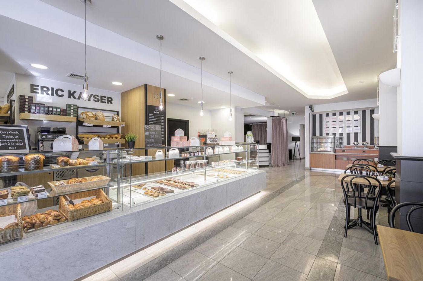 Aris-Grand-Place-Restaurant-10