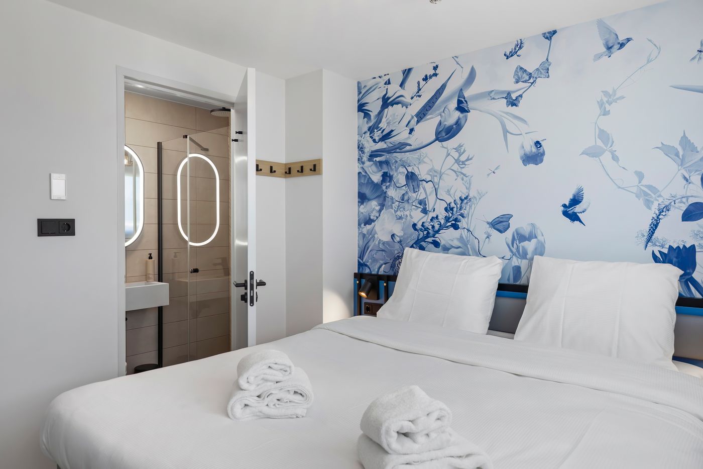 Dutch-Design-Hotel-Vondelpark-Room-12