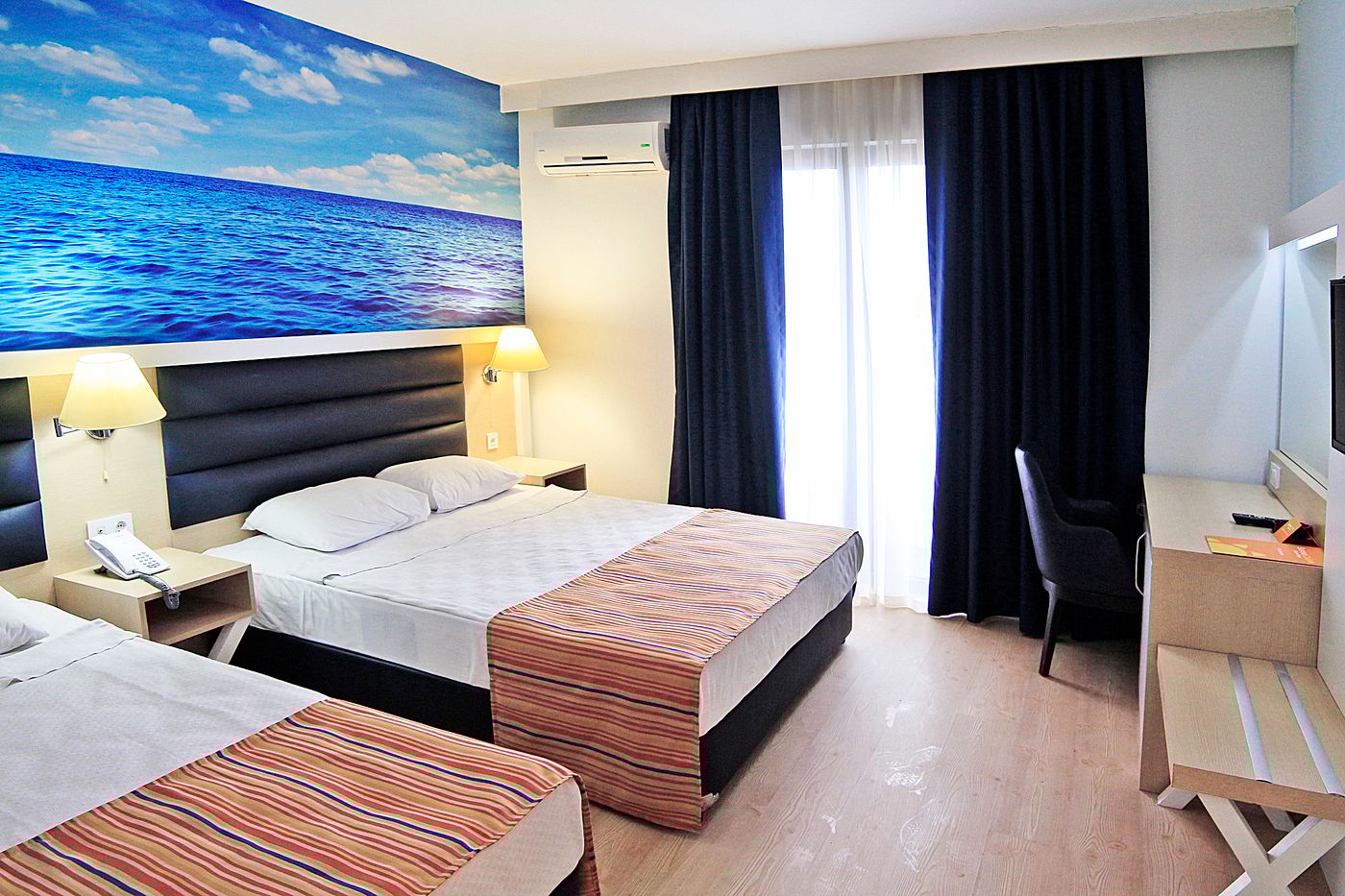 Club-Aqua-Plaza-Room-28