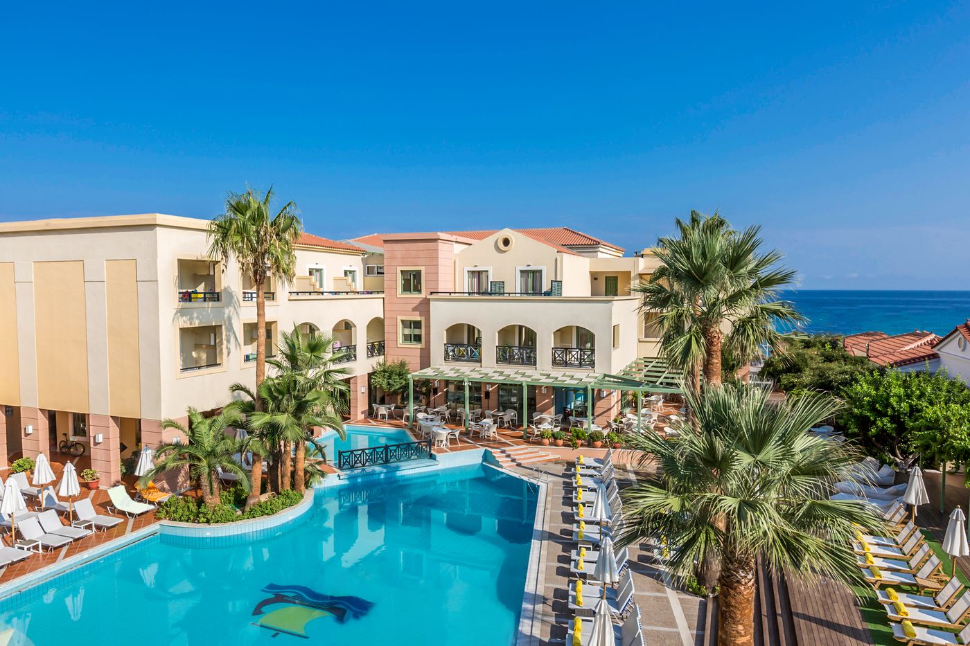 Samaina-Inn-Hotel-Pool-1