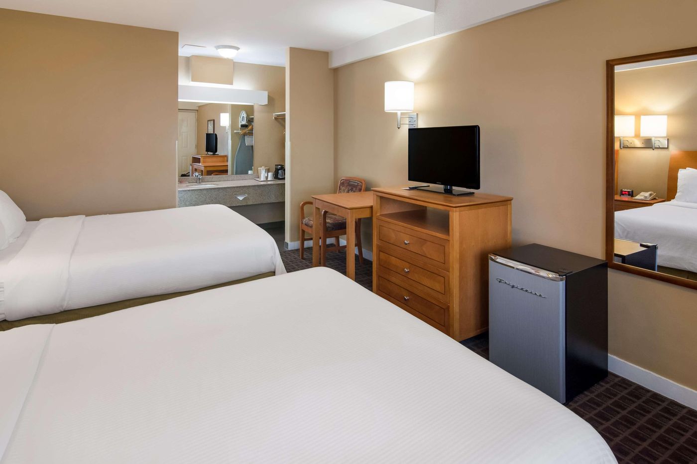 SureStay-by-Best-Western-North-Vancouver-Capilano-Room-12
