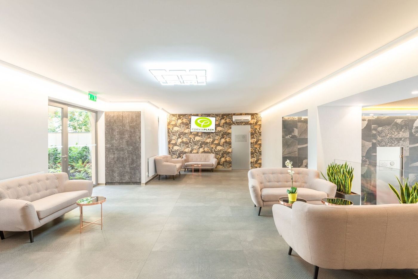 Corvin-Plaza-Apartments---Suites-Lobby-9