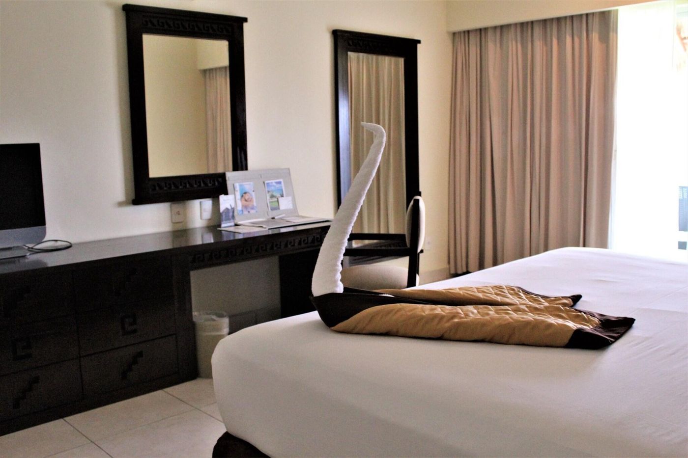 Bluebay-Grand-Esmeralda-Room-31