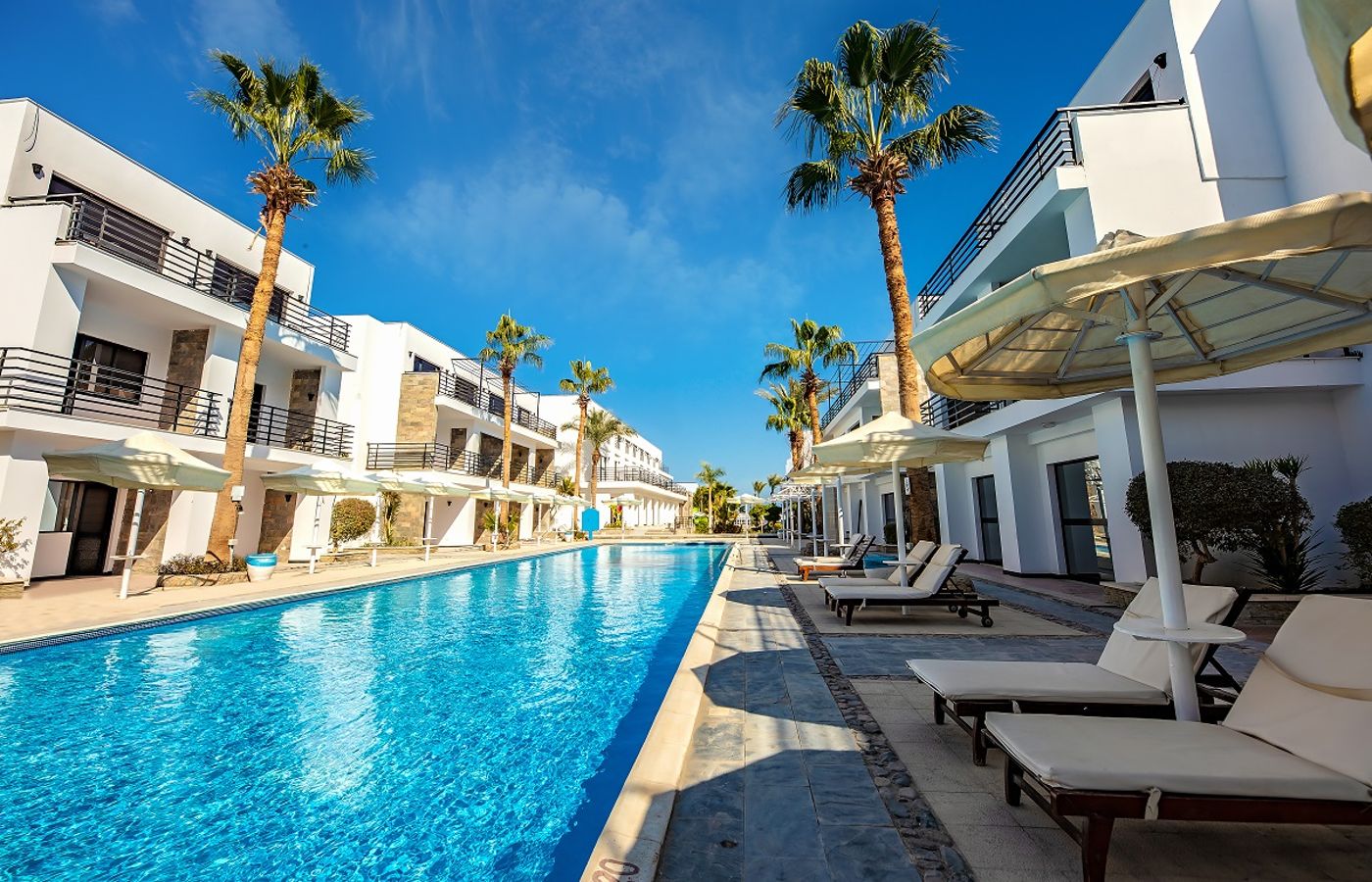 La Rosa Waves Beach Resort & Aqua Park