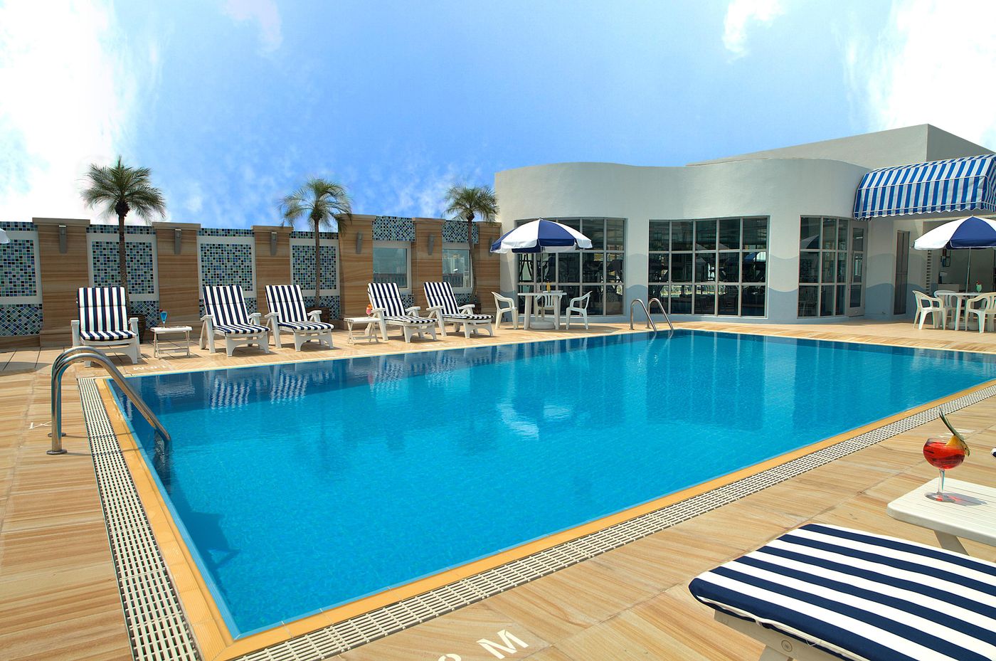 Metropark-Hotel--Kowloon-Pool-1