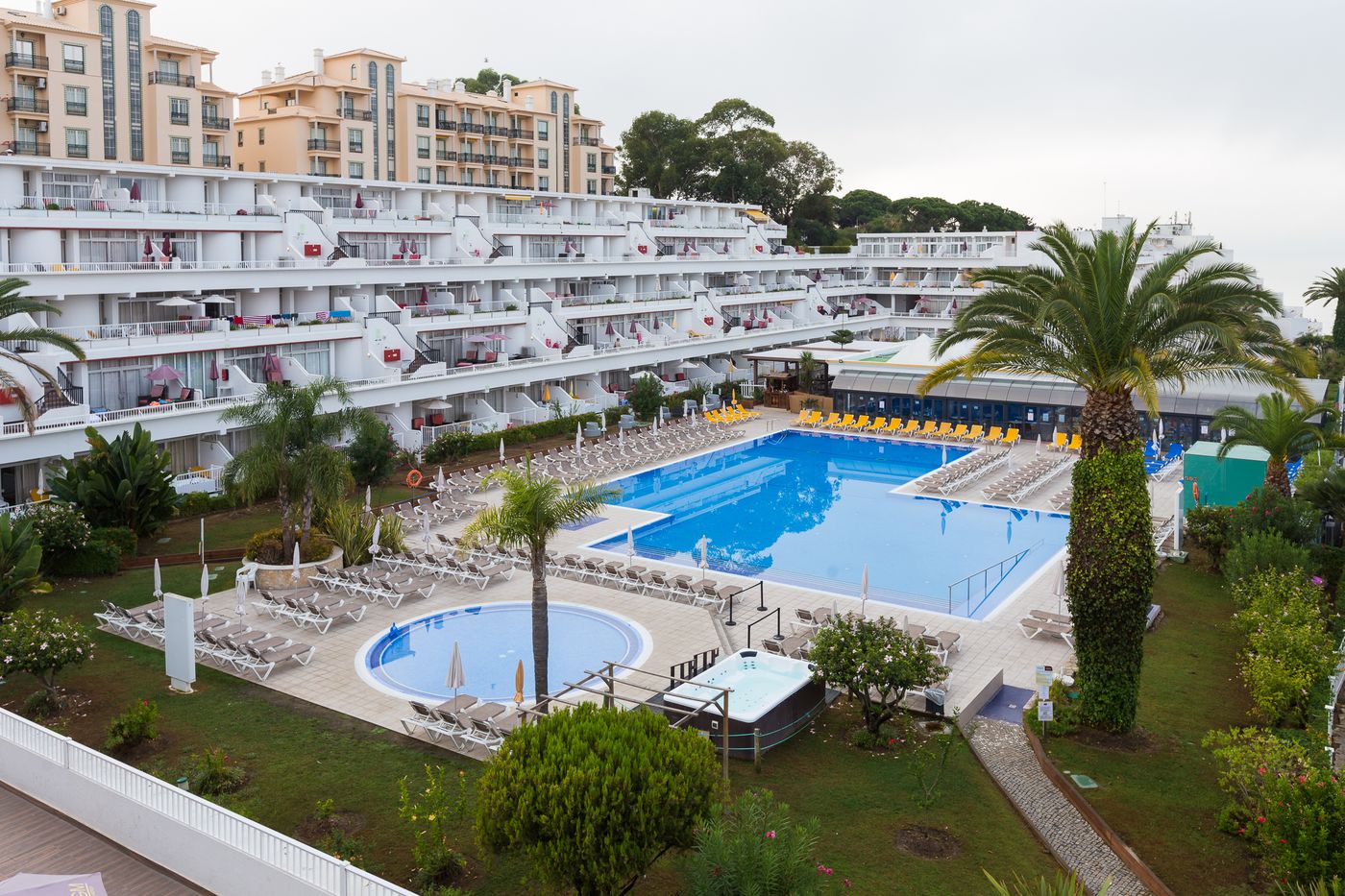 Muthu-Clube-Praia-da-Oura-Pool-5